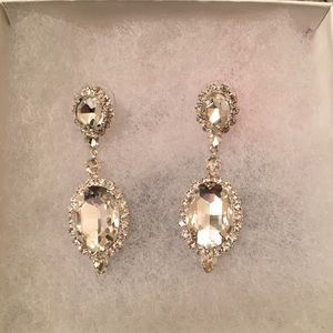 Simple crystal earrings